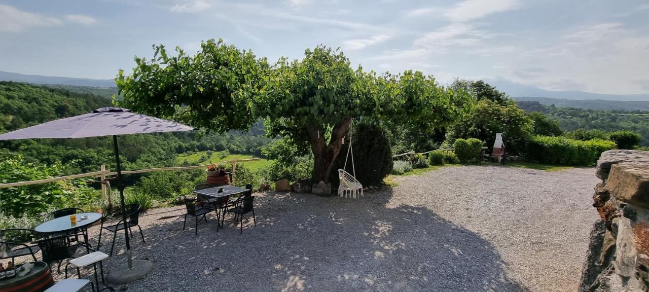 Apartment In The Smallest Town In The World Hum Exteriér fotografie